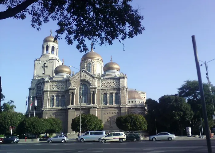 Andrea アパート ヴァルナ